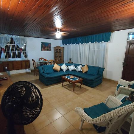 Posada Henry San Andrés المظهر الخارجي الصورة